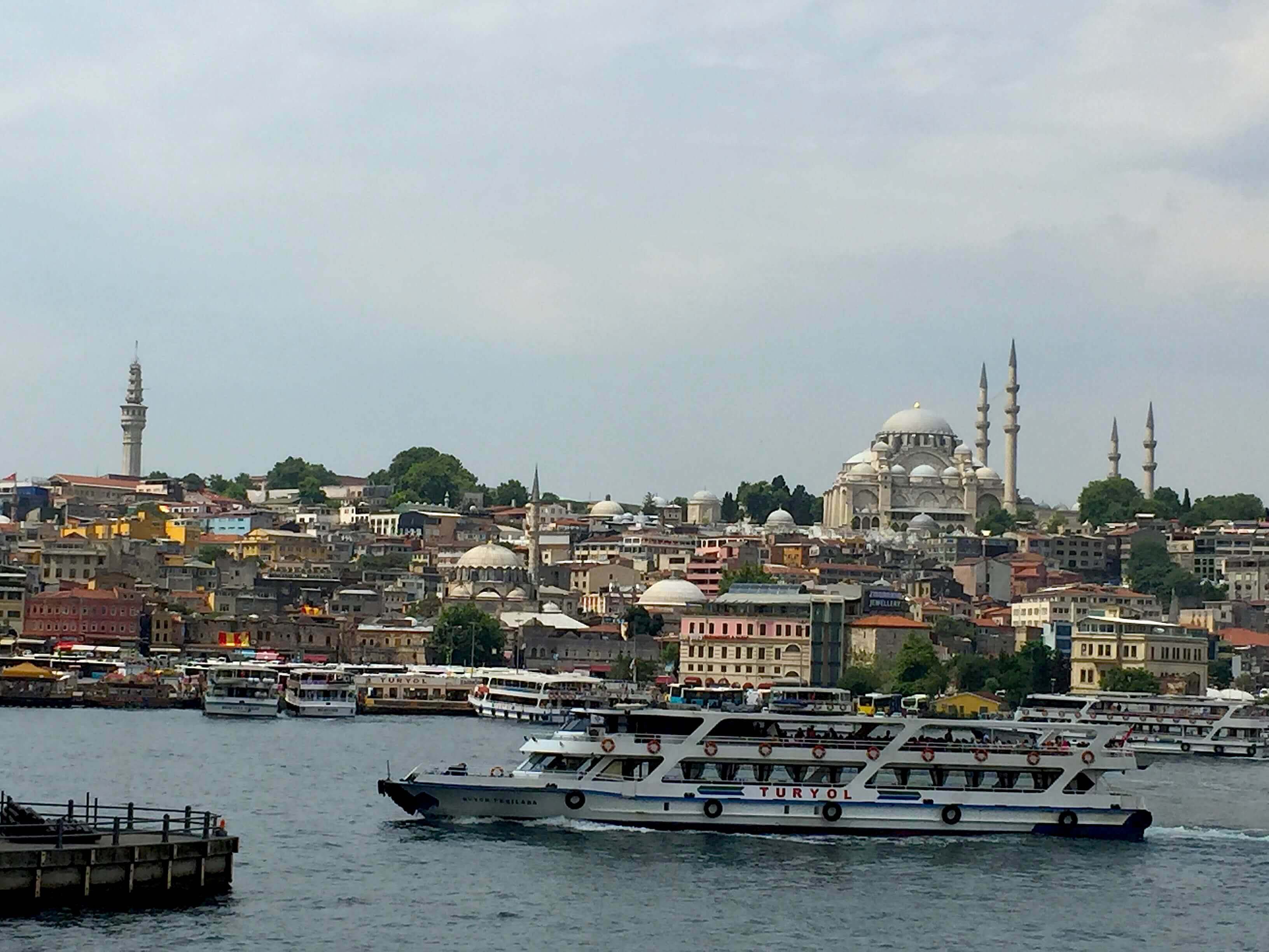 La mezquita de Süleymaniye, vista desde el puente