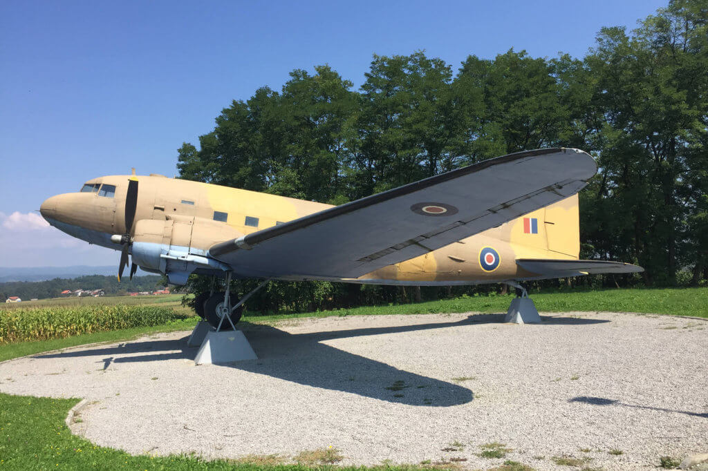 eslovenia-avion-otok