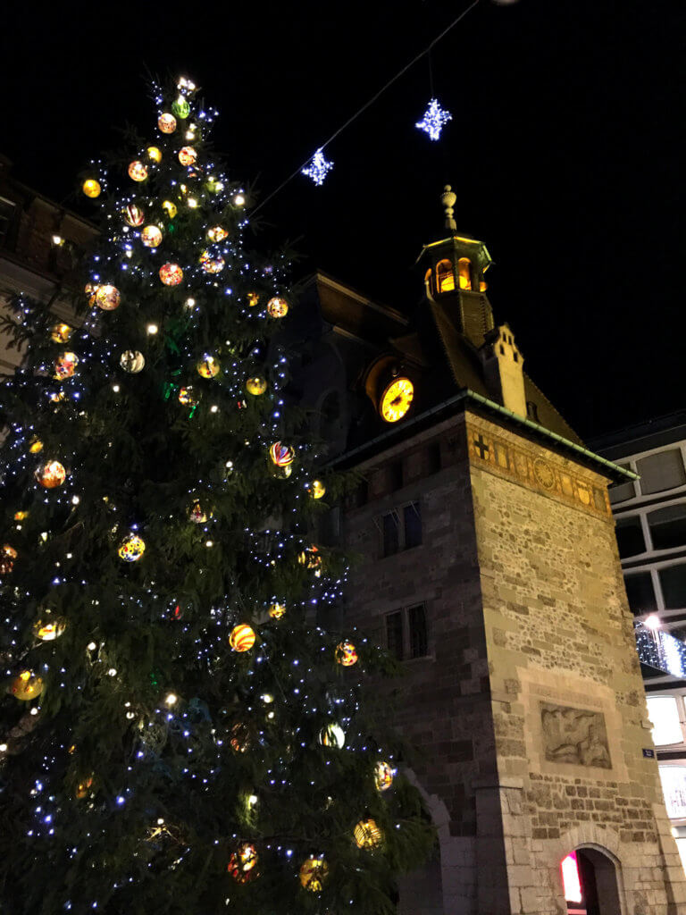 Place de Molard en Ginebra iluminada por Navidad